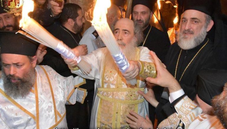 Η αφή του Αγίου Φωτός στα Ιεροσόλυμα