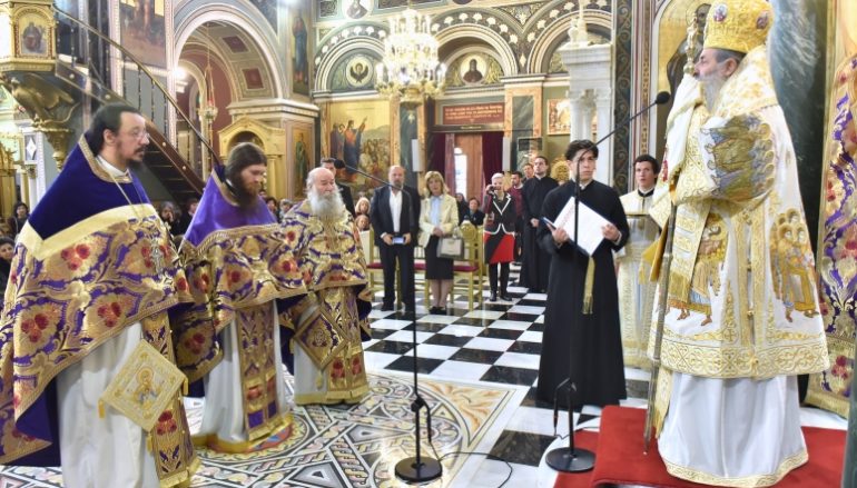 Χειροθεσία Οικονόμου από τον Μητροπολίτη Πειραιώς