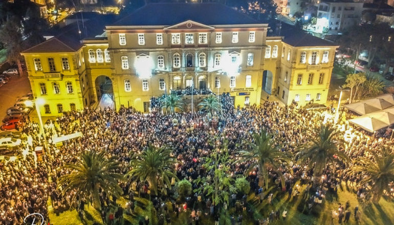 Χιλιάδες πιστοί στην συνάντηση των Επιταφίων στα Χανιά