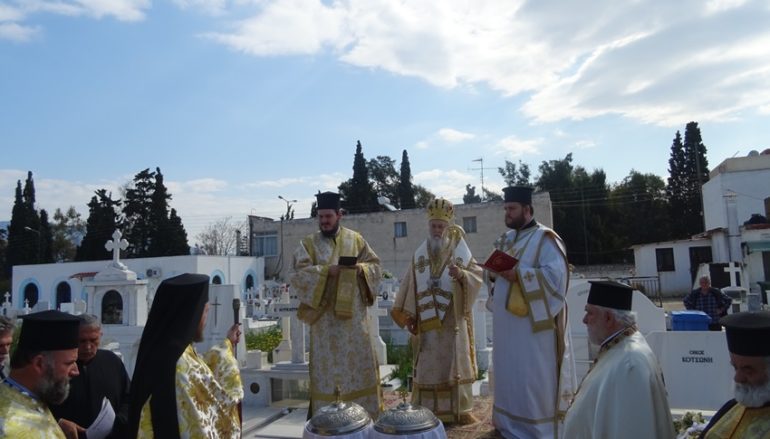 Θεία Λειτουργία για τους αοιδίμους Κορίνθιους από τον Μητροπολίτη Διονύσιο