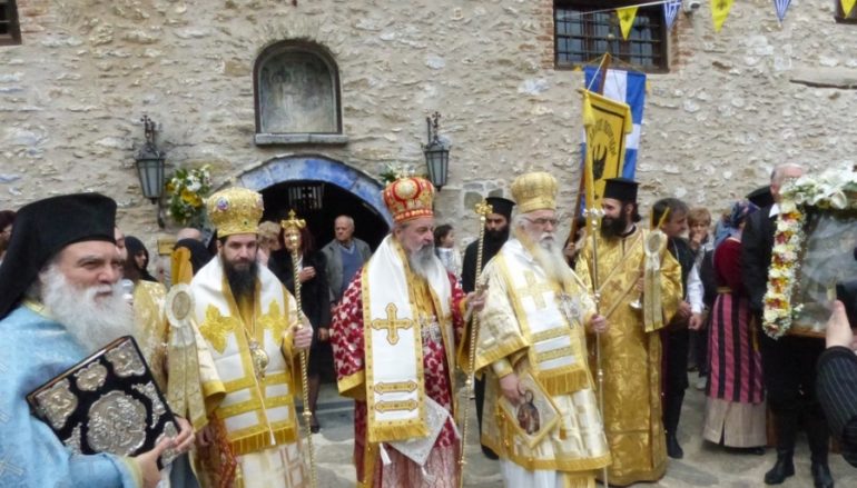 Αρχιερατικό Συλλείτουργο για τη “χελιδόνα του Πόντου” Οσία Σοφία