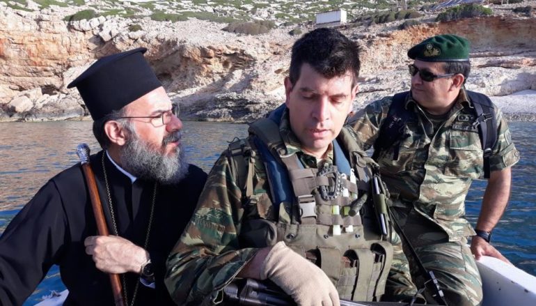 Ο Μητροπολίτης Σύμης λειτουργός στην Στρογγύλη Καστελλορίζου