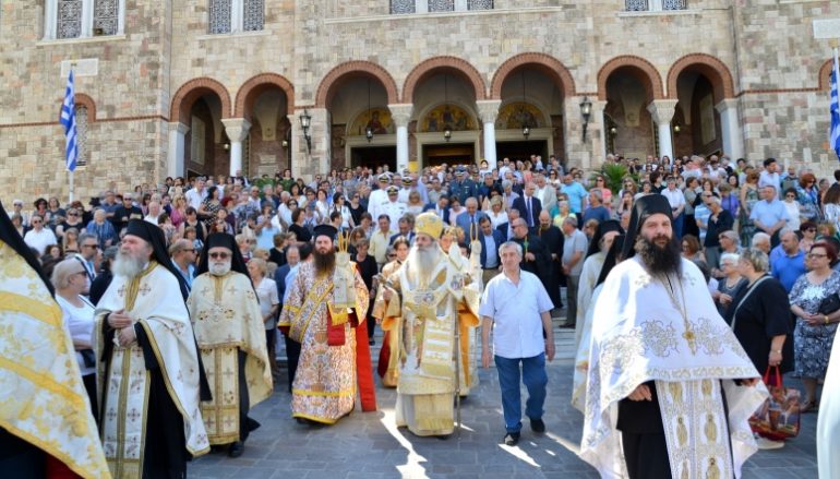 Λαμπρά εόρτασε ο Καθεδρικός Ι. Ναός Αγίας Τριάδος Πειραιά