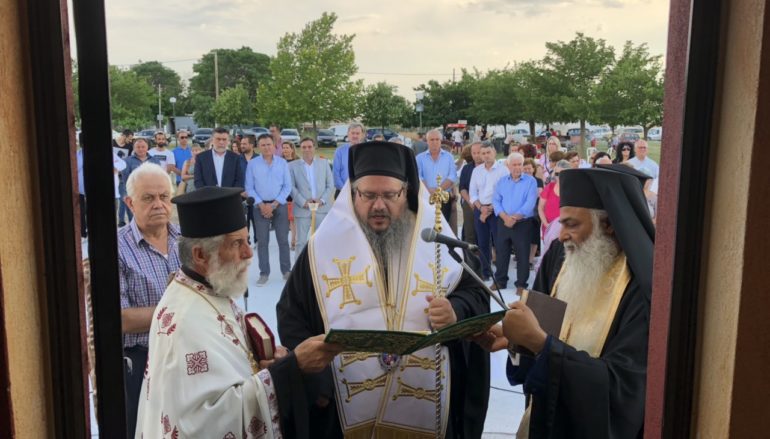 Θυρανοίξια Ναού από τον Μητροπολίτη Λαρίσης
