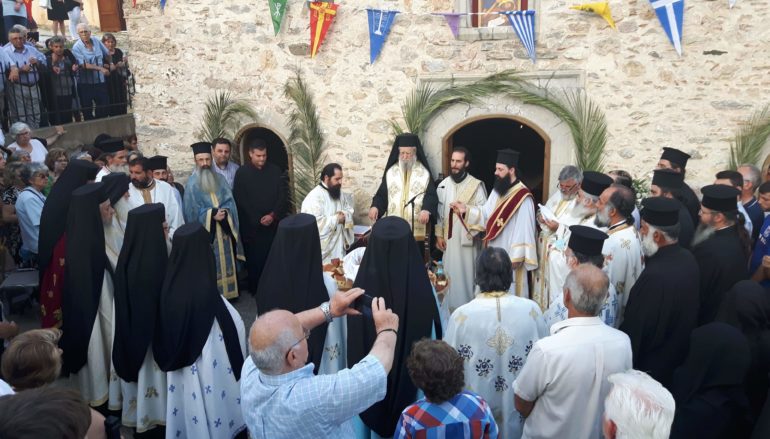 Κουρά Μοναχού από τον Μητροπολίτη Καρυστίας Σεραφείμ