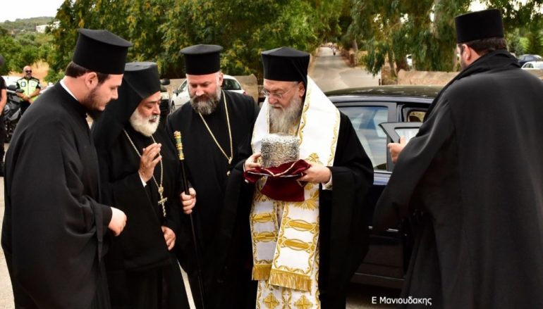 Λαμπρή υποδοχή της Αγίας Υπομονής στην Αγία Τριάδα των Τζαγκαρόλων