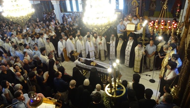 Η Εξόδιος Ακολουθία του Γέροντα Νεκταρίου Μαρμαρινού