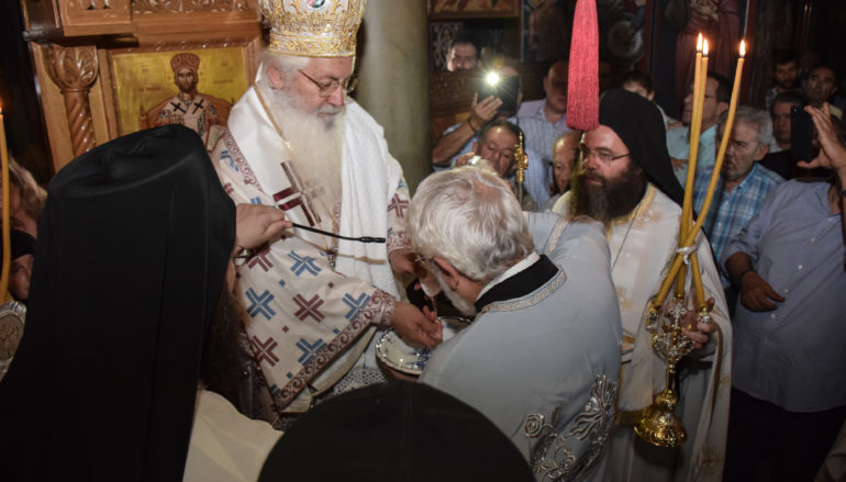 Χειροτονία Διακόνου από τον Μητροπολίτη Θηβών