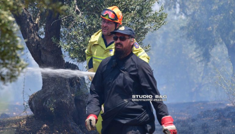 Στη μάχη με τις φλόγες Ιερέας εθελοντής Πυροσβέστης στο Ναύπλιο