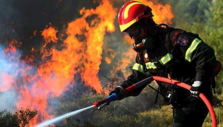 Πυρκαγιά σε εξέλιξη πλησίον της Ι. Μονής Γοργοεπηκόου Μάνδρας