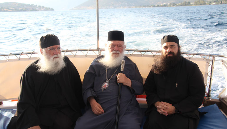 Ο Αρχιεπίσκοπος Ιερώνυμος στα Τριζόνια Φωκίδος