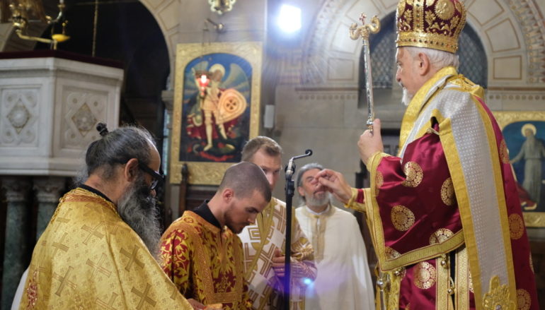 Χειροτονία Διακόνου από τον Μητροπολίτη Γαλλίας