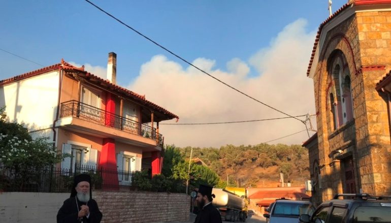 O Μητροπολίτης Χαλκίδος στις πυρόπληκτες περιοχές της Εύβοιας