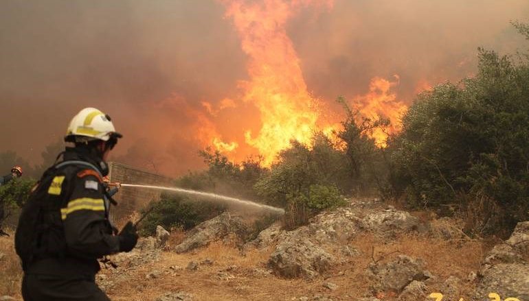Δύο εκκλησίες κάηκαν στην Εύβοια