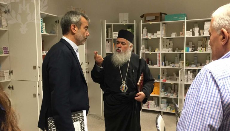 Ο Δήμαρχος Θεσσαλονίκης στο Κοινωνικό Πολυϊατρείο της Ι. Μ. Νεαπόλεως