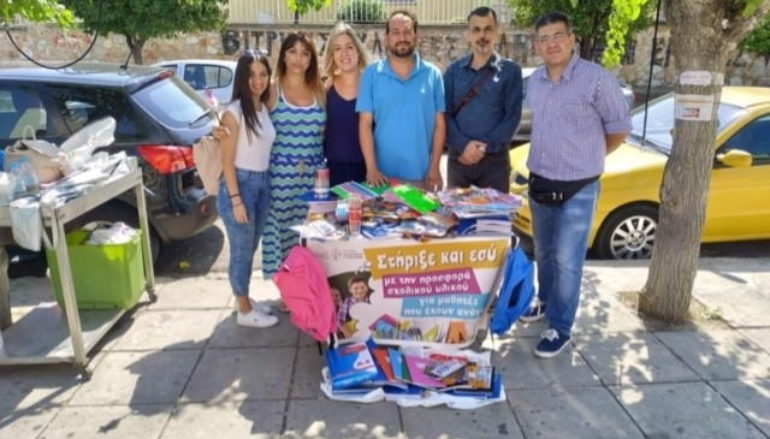 Προσφορά σχολικού υλικού σε μαθητές από εθελοντές της Ι. Μ. Νέας Ιωνίας