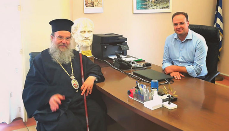 Εθιμοτυπική επίσκεψη του Μητροπολίτη Ιερισσού στο Δήμαρχο Αριστοτέλη