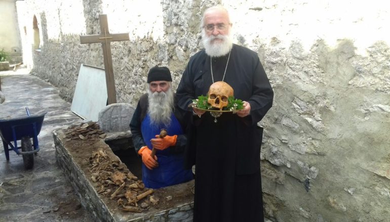 Εκταφή των εκτελεσθέντων Πατέρων της Ι. Μονής Παναγίας Καλαμούς Ξάνθης