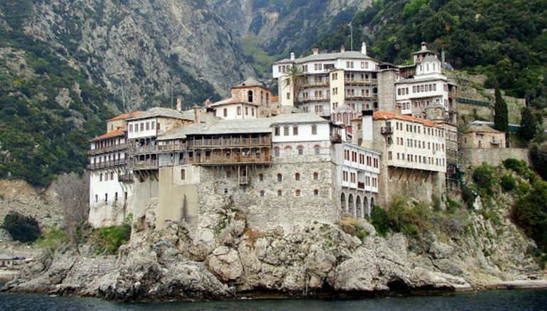 Βουλή: Τροπολογία για τον Πολιτικό Διοικητή του Αγίου Όρους