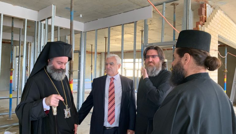 Επίβλεψη των νέων κτιρίων της Βασιλειάδας από τον Αρχιεπίσκοπο Αυστραλίας