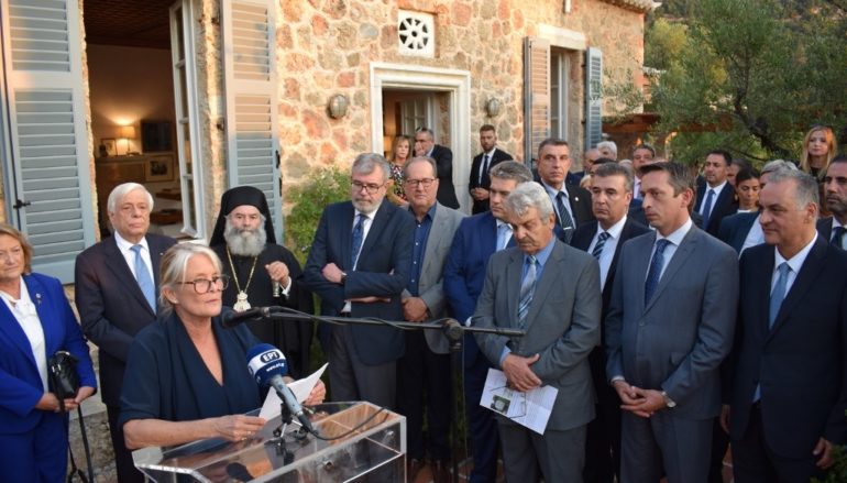 Ο Μητροπολίτης Μάνης στα εγκαίνια της οικίας του Patric and Joan Leigh Fermor