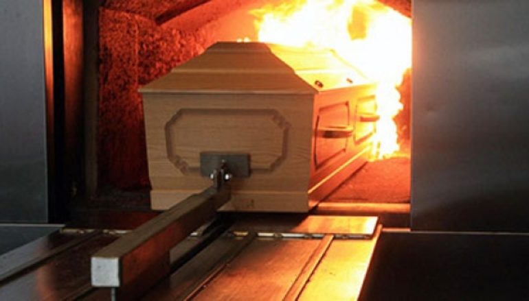 Η Εκκλησία της Ελλάδος αντιδρά στην καύση των νεκρών με φυλλάδια