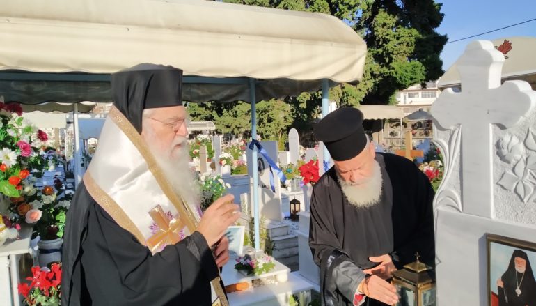 Τρισάγιο από τον Μητροπολίτη Περιστερίου στον προκάτοχό του