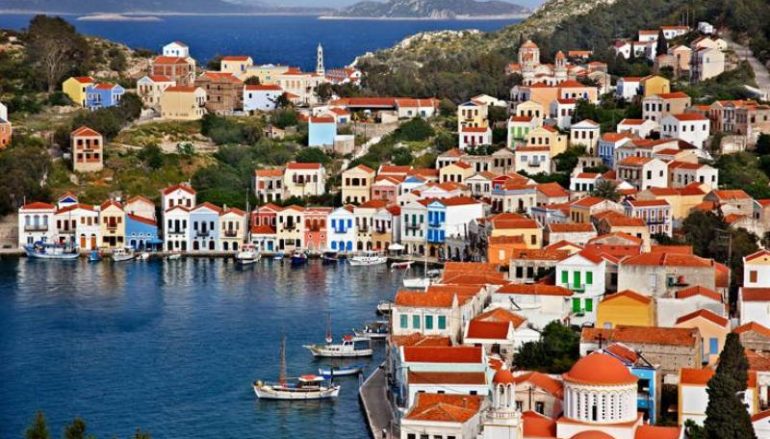 Ιερέας στο Καστελόριζο με πρωτοβουλία της Νίκης Κεραμέως