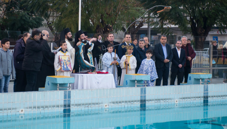 Η κατάδυση του Τιμίου Σταυρού στο Κολυμβητήριο Καλαμάτας
