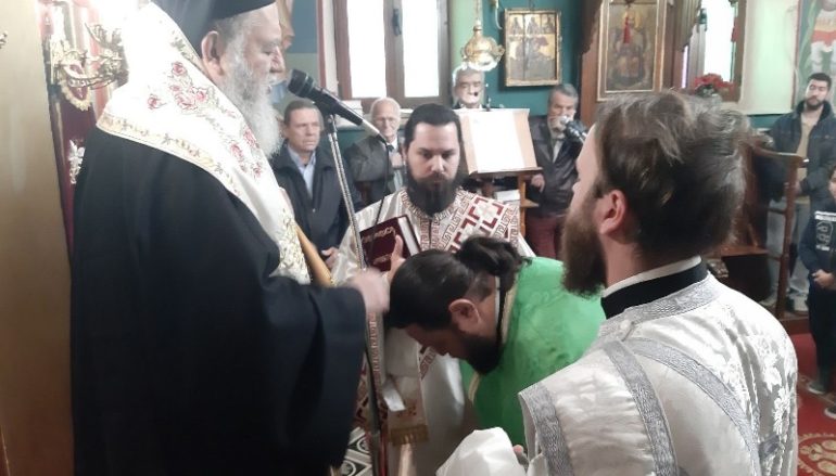Χειροθεσία Οικονόμου από τον Μητροπολίτη Χαλκίδος