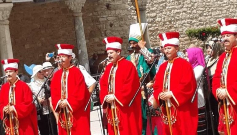 Οθωμανικές φιέστες μπροστά σε εκκλησία στη Θεσσαλονίκη
