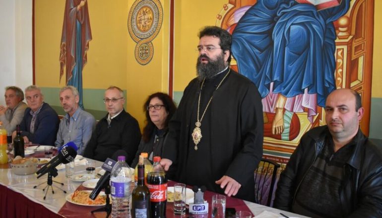 Η Μητρόπολη Μαρωνείας παρέθεσε γεύμα σε εργαζομένους στην καθαριότητα