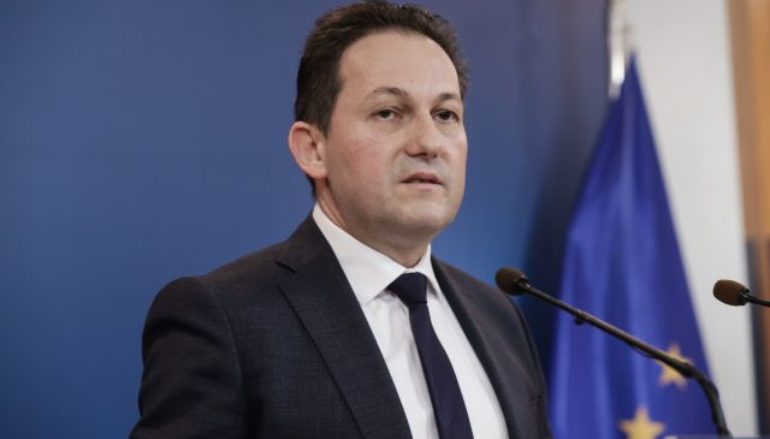 Πέτσας: “Είναι πιθανό να κάνουμε Πάσχα μακριά από τις εκκλησίες”