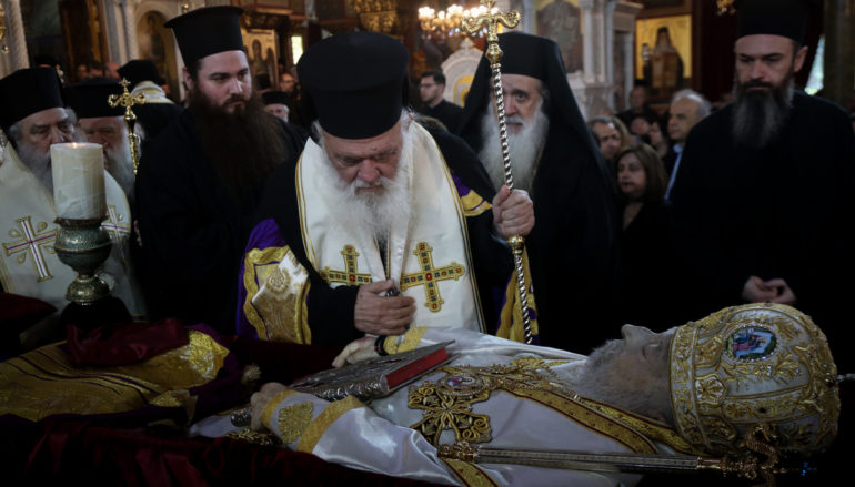 Η Εξόδιος Ακολουθία του Μητροπολίτη πρώην Πειραιώς Καλλινίκου