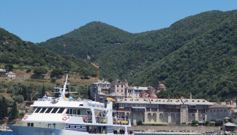 Άγιον Όρος: Σε καραντίνα 50 προσκυνητές που επέβαιναν στο ίδιο καράβι με τον μοναχό