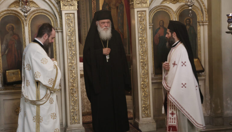 Ο Αρχιεπίσκοπος στο Ιερό Παρεκκλήσιο του Αγίου Ανδρέα