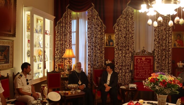 Στο Μητροπολίτη Σύρου η Γεν. Γραμματέας του Υπουργείου Ναυτιλίας