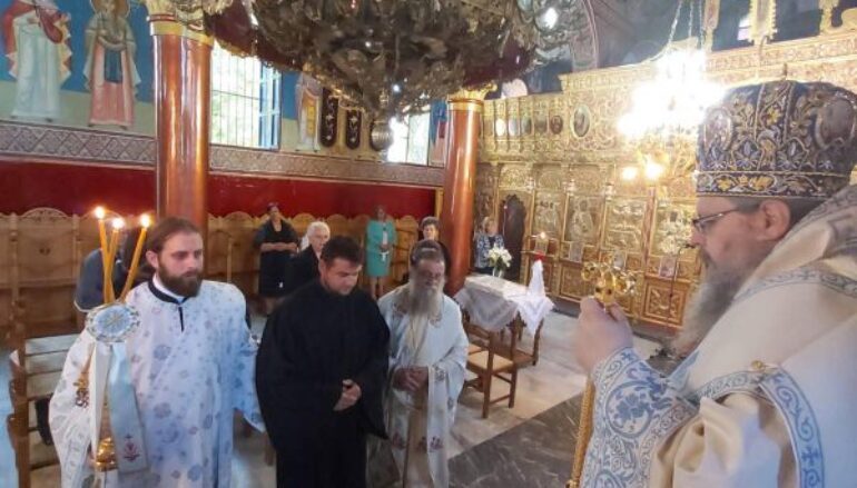 Χειροθεσία Αναγνώστη από τον Μητροπολίτη Λαρίσης