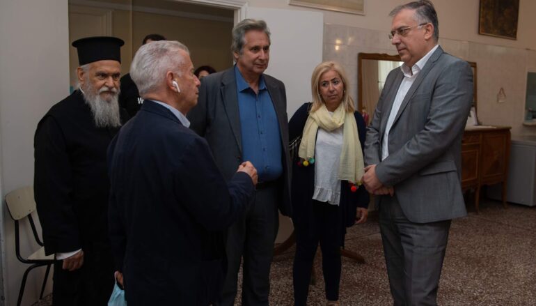 O Υπουργός Εσωτερικών στο συσσίτιο του Ι. Ναού Αγίου Ανδρέα Νέας Σμύρνης