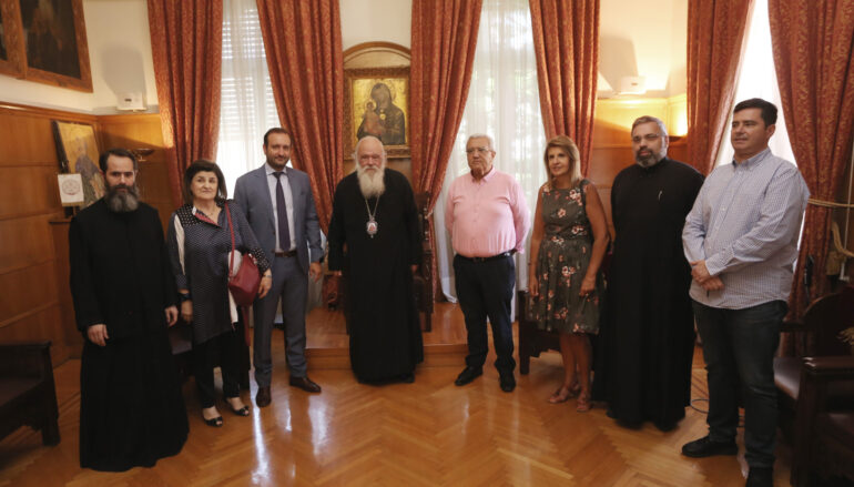 Προσφορά υγειονομικού υλικού από το Οικονομικό Επιμελητήριο στην Αρχιεπισκοπή