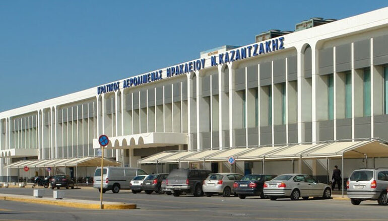 Σύλληψη μοναχού σε αεροδρόμιο για οπλοκατοχή