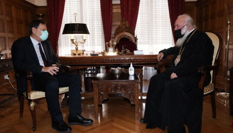 Ο Αναπληρωτής Υπουργός Οικονομικών στον Αρχιεπίσκοπο