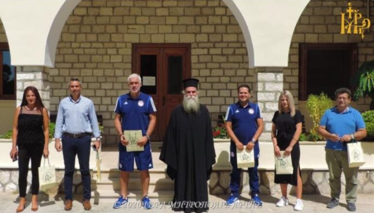 Ο Αρτινός παλαίμαχος ποδοσφαιριστής Αντώνης Νικοπολίδης στον Μητροπολίτη Άρτης