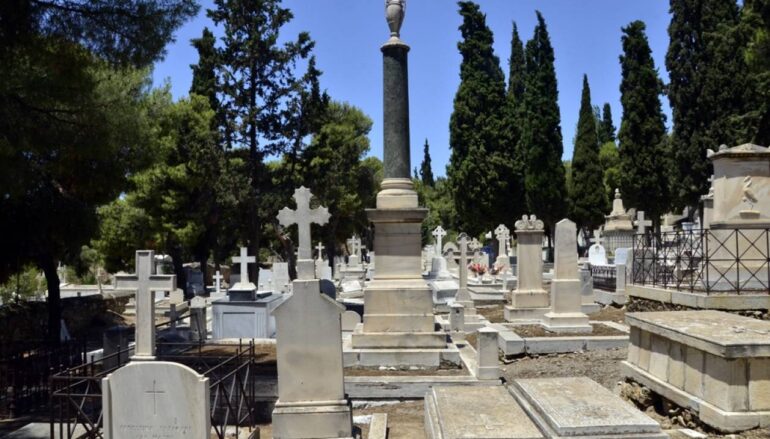 Η Κυβέρνηση αλλάζει το καθεστώς διαχείρισης στους Κοιμητηριακούς Ναούς