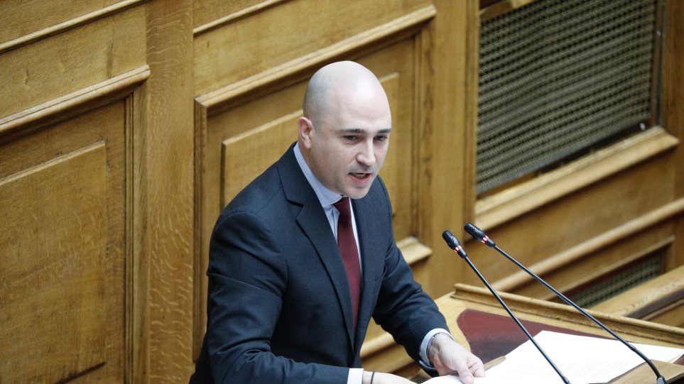 Μπογδάνος: Ζητά νομοθετική κατάργηση μπούρκας και νικάμπ