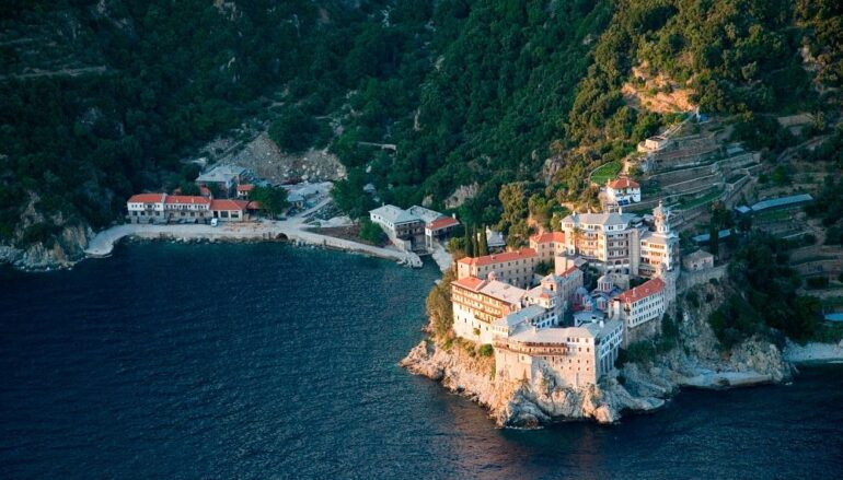 Περιοριστικά μέτρα και στο Άγιον Όρος με εγκύκλιο της Ιεράς Κοινότητας