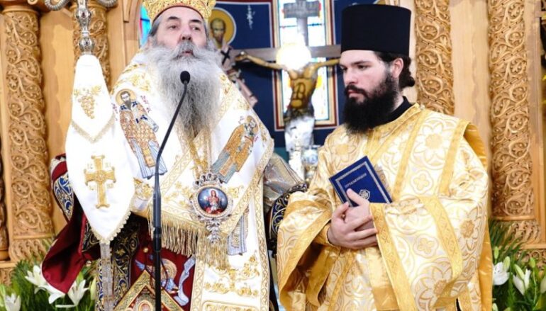 Χειροτονία Διακόνου από τον Μητροπολίτη Πειραιώς