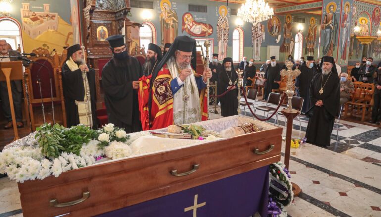 Η Εξόδιος Ακολουθία του μακαριστού Επισκόπου Σαλαμίνος Βαρνάβα