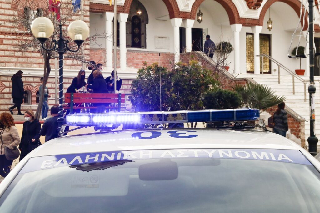 Θεσσαλονίκη: Πρόστιμα 1.500 ευρώ σε δύο ιερείς για συγχρωτισμό σε Ναούς