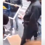 Διαδηλωτές βεβηλώνουν εικόνα της Παναγίας στην Αθήνα